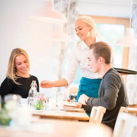 Stefanies-cafe-pension-kultur 招待所 3*