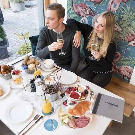 Stefanies-cafe-pension-kultur 招待所